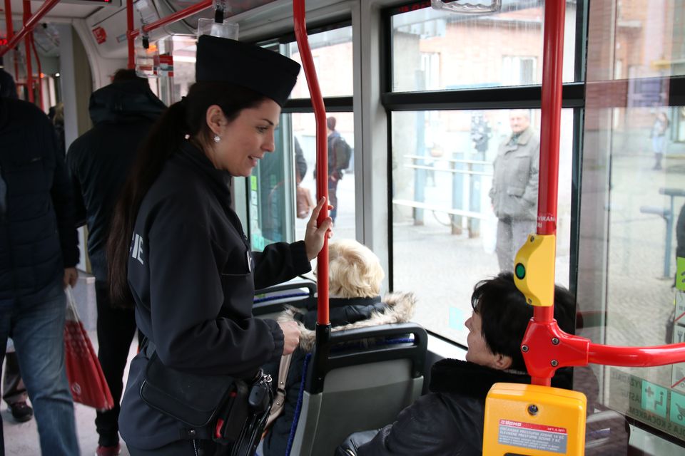 Stop kapsářům v tramvaji