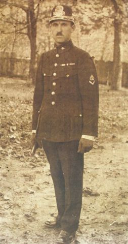 Strážník sboru uniformované stráže bezpečnosti kolem roku 1922