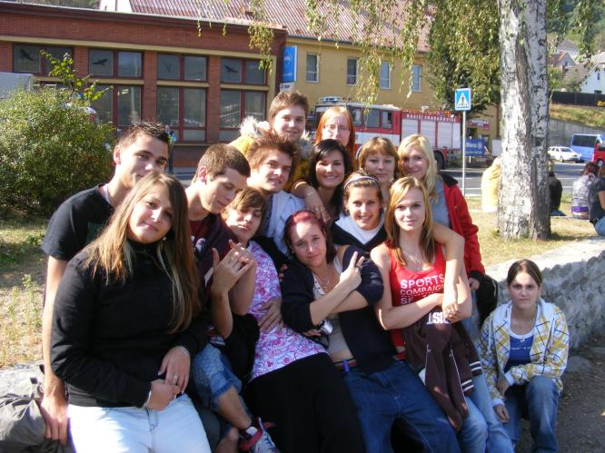 Studenti zachránění z lodi.jpg