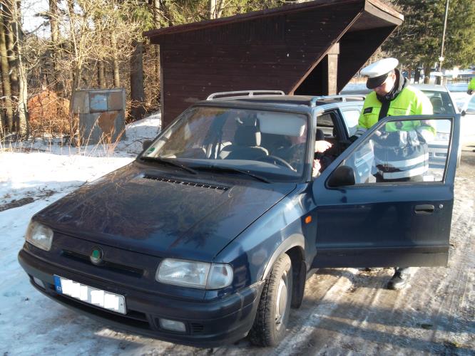 Tesák 1