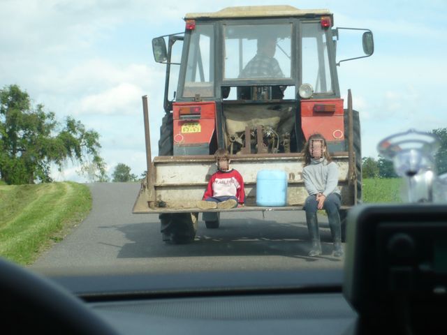 Traktoristka s dětmi