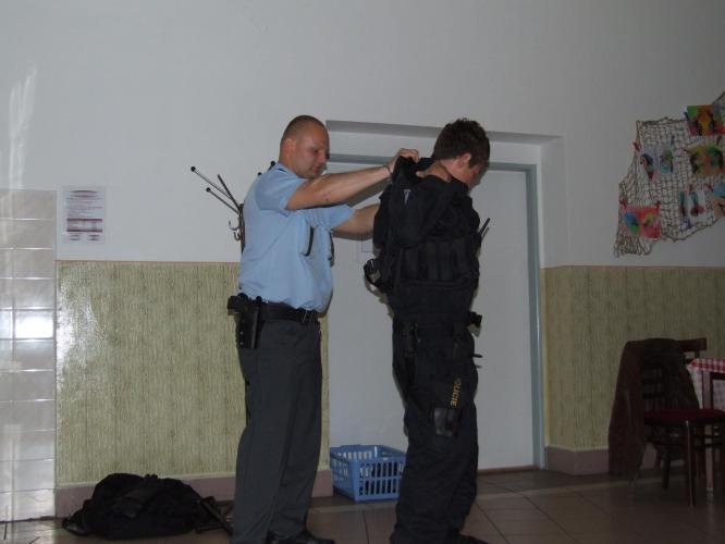 Ukázka policejní výstroje