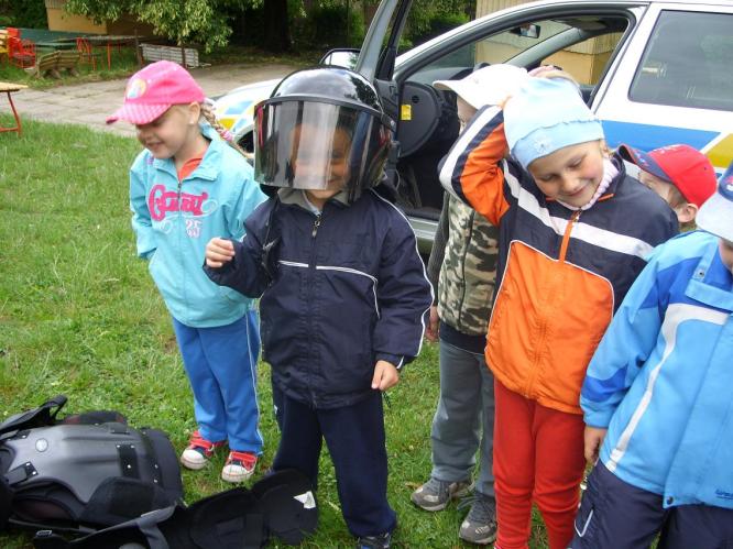 Ukázka policejní výstroje
