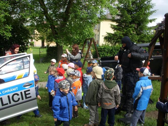 Ukázka policejní výstroje