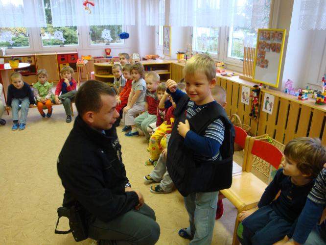 Ukázka policejní výstroje