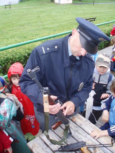Ukázka policejní výzbroje