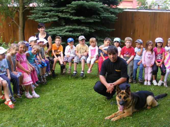 Ukázka práce čtyřnohých ochránců zákona  .jpg