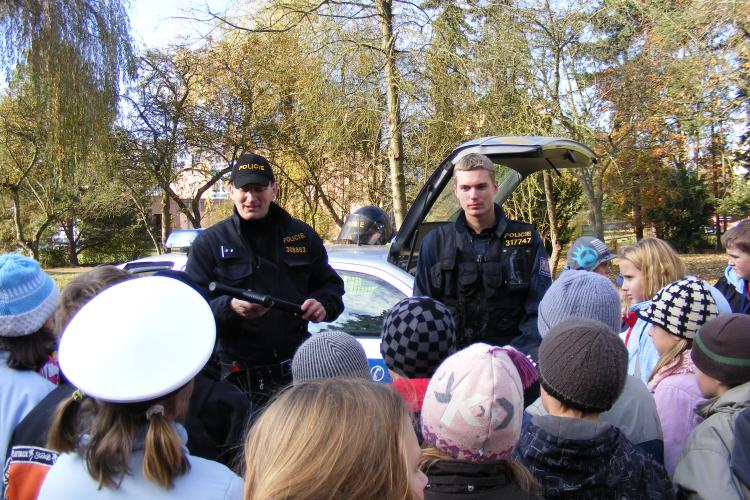 Ukázky IZS - ZŠ Šobrova 12.11.2009 