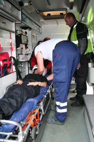 Ukázky první pomoci v sanitce.JPG