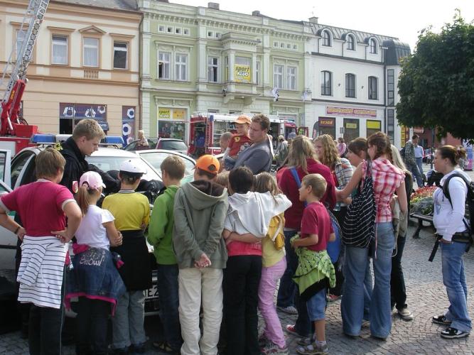 Velký zájem o policejní vozidlo