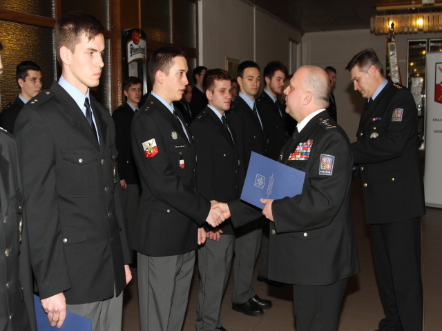 Vyřazení policistů ŠPS Lišov 04.JPG