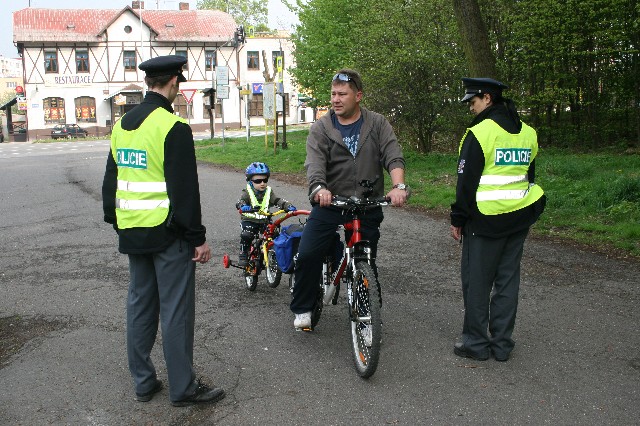 Vzorní cyklisté.jpg