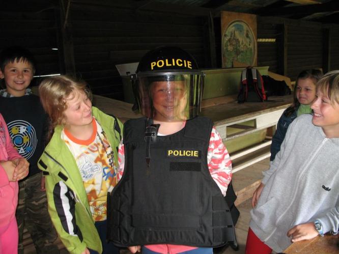 zkouška policejní výstroje