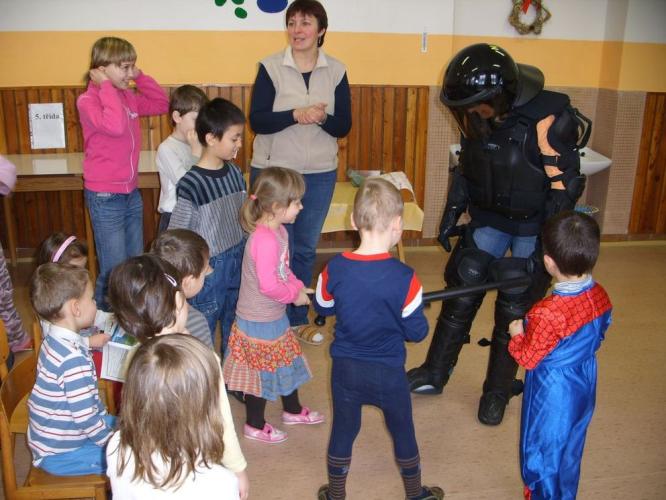 Z paní učitelky policistka