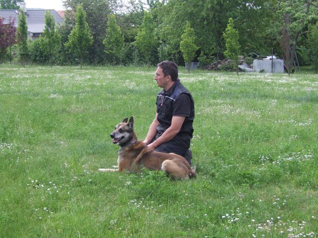 Za děmi do mateřské školky ve Strupčicích přijeli policisté