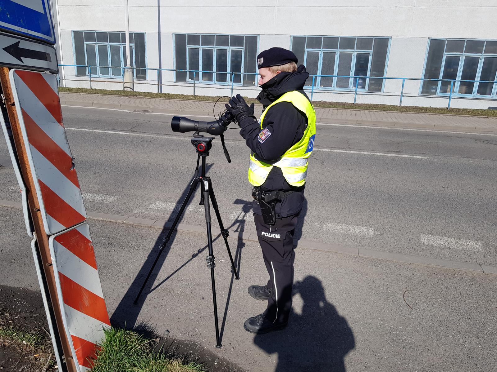 Začínající policisté při dopravní akci