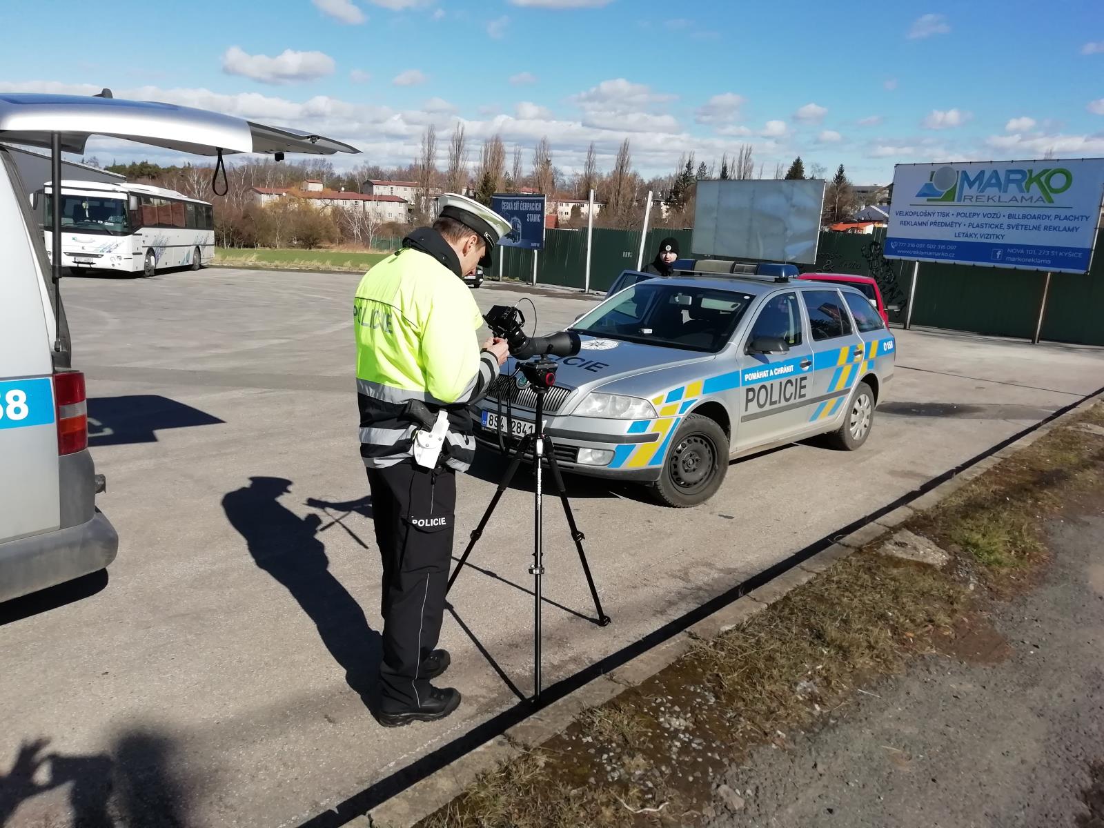 Začínající policisté při dopravní akci