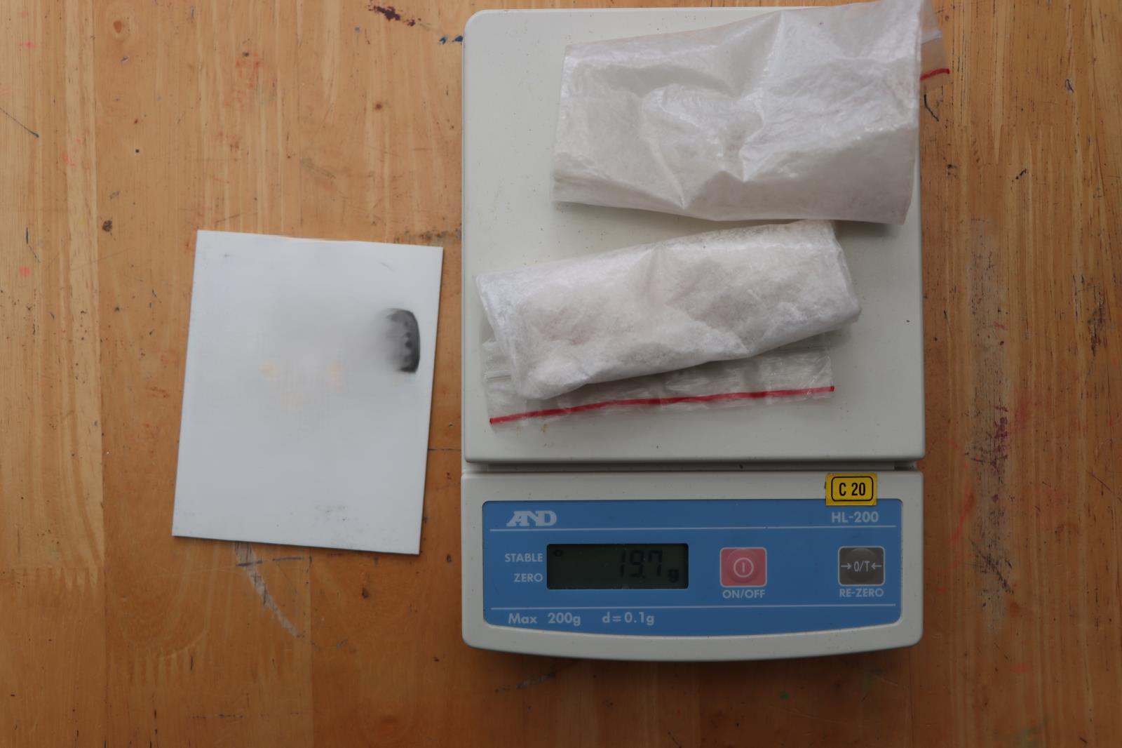 Zajištěno bylo nejméně 50 gramů pervitinu.