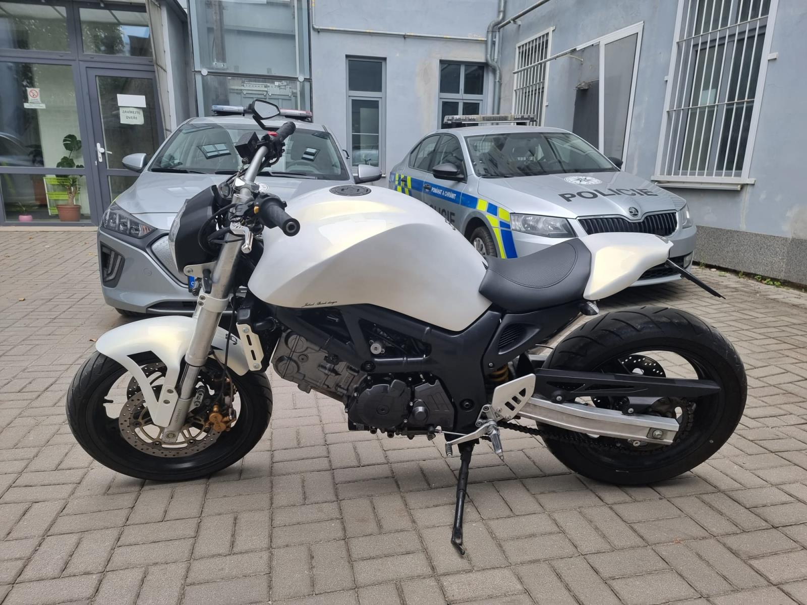 Zajištěný motocykl.jpg