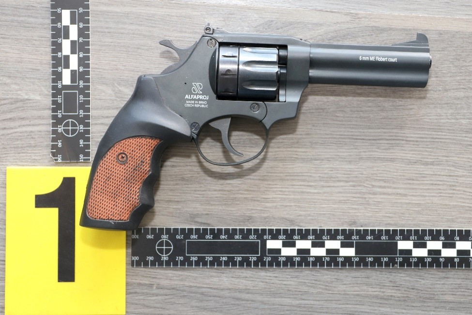 Zajištěný revolver.jpg