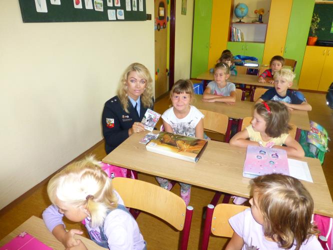 Zebra se za tebe nerozhlédne  v J.Hradci - 3.základní škola - beseda s prvňáčky.JPG