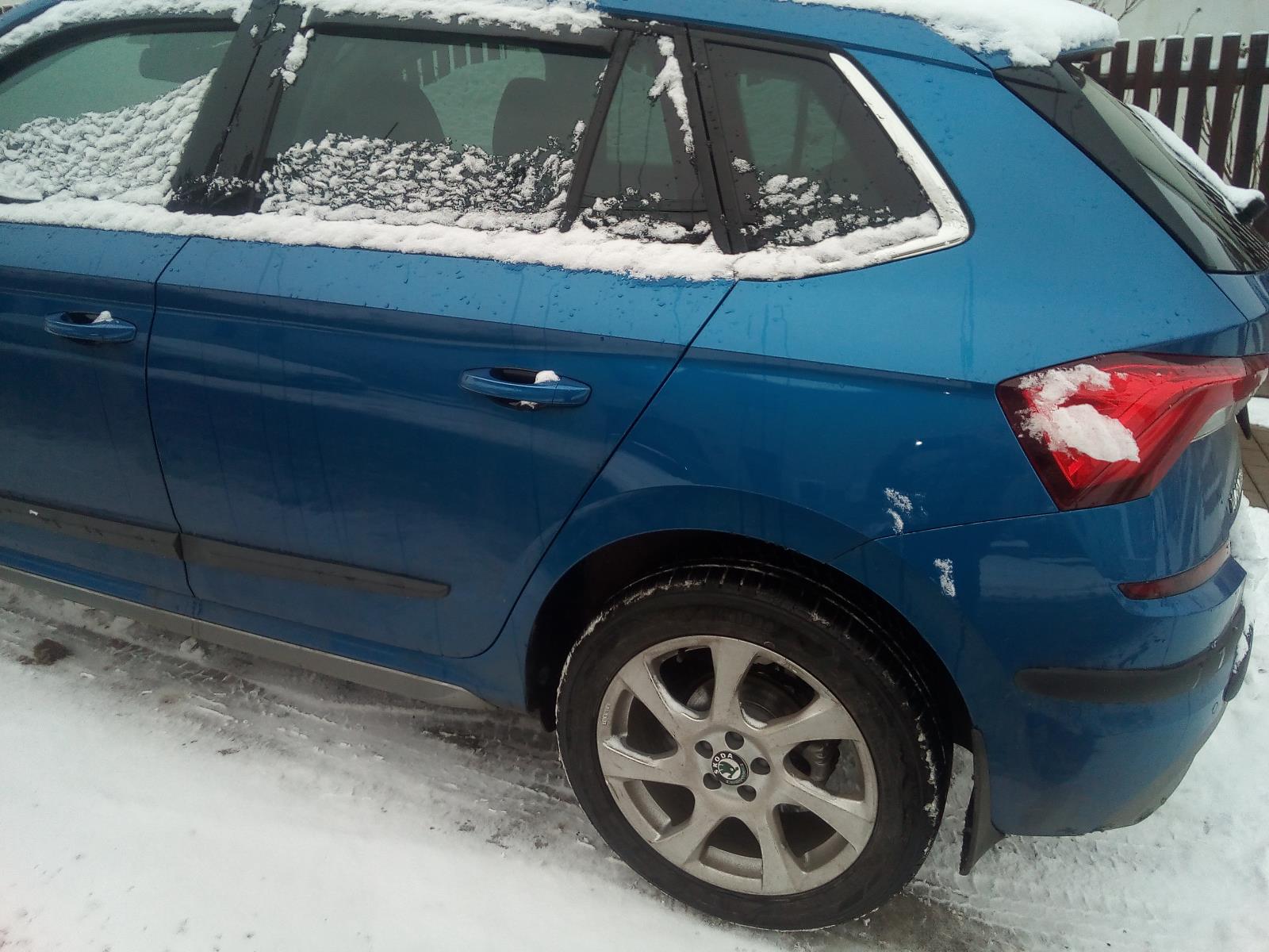 auto a sníh
