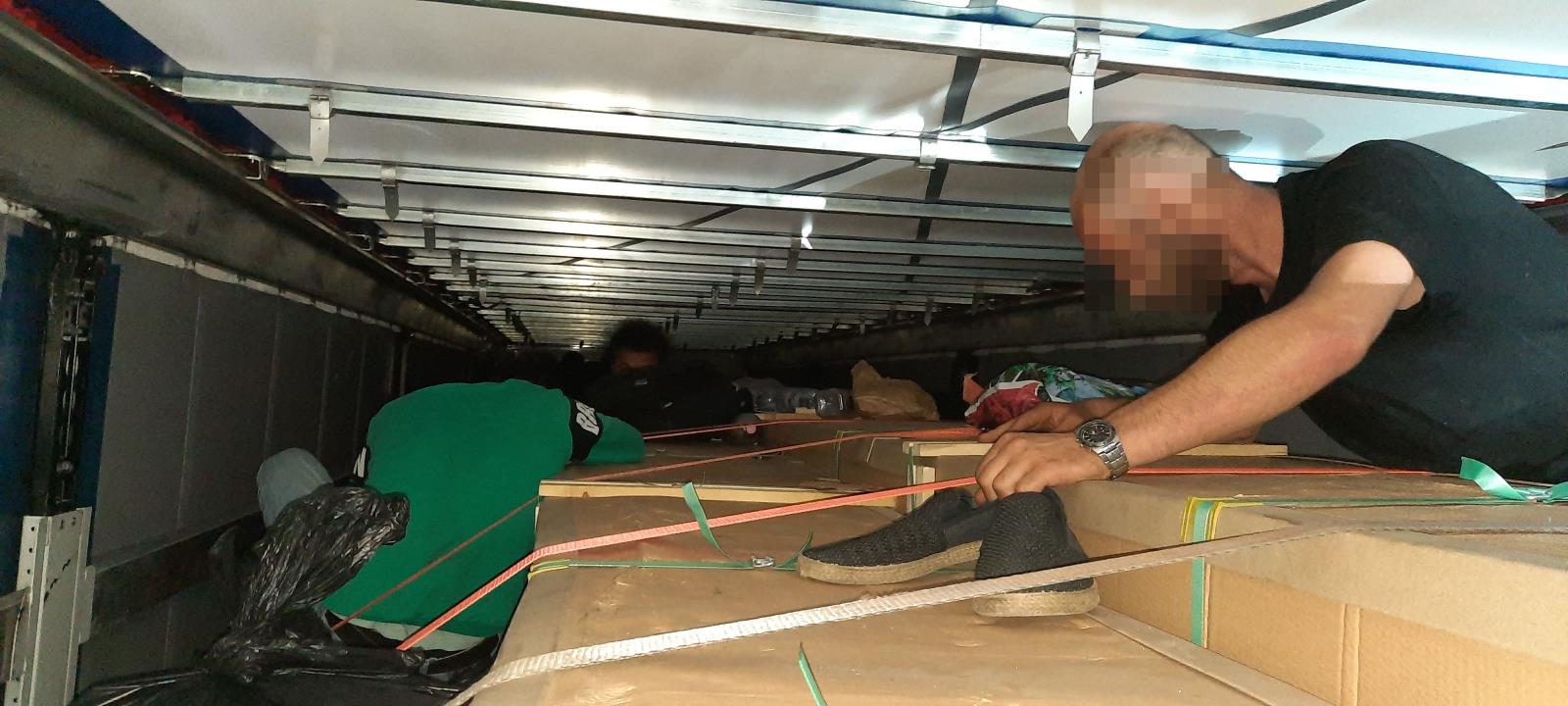 cizinec převážel nelegální migranty