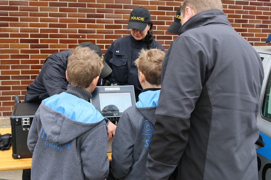 cizinecká policie je schopná odhalit falešné doklady.JPG