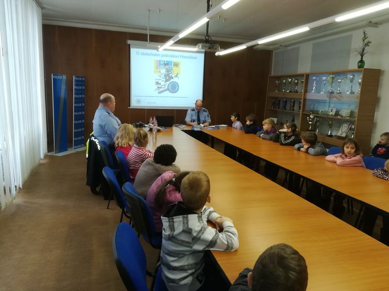 čtení policejních pohádek