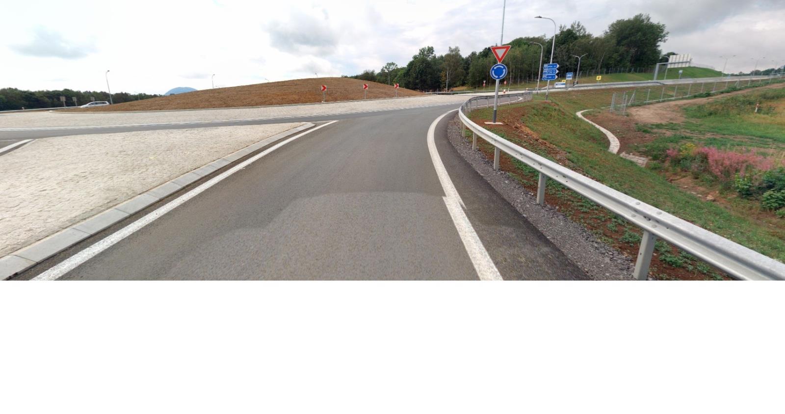 dopravní nehoda na kruhovém objezdu u Svoru 1