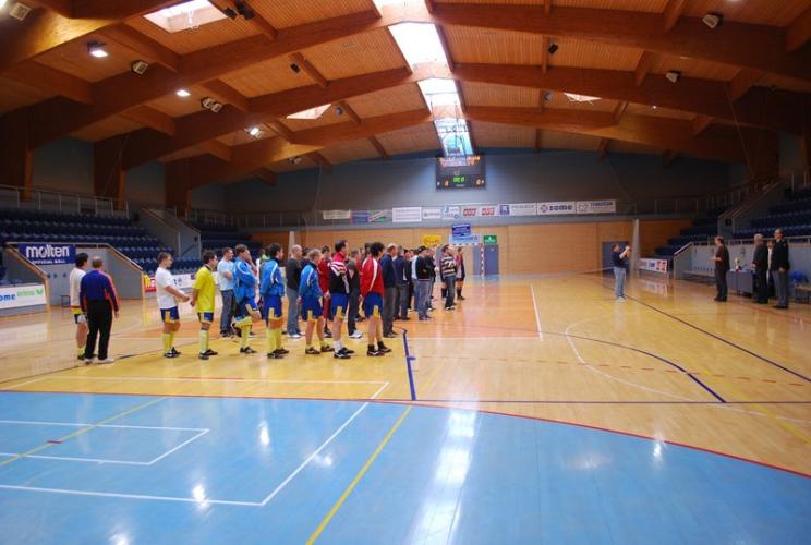 fotbalové klání v hale .JPG