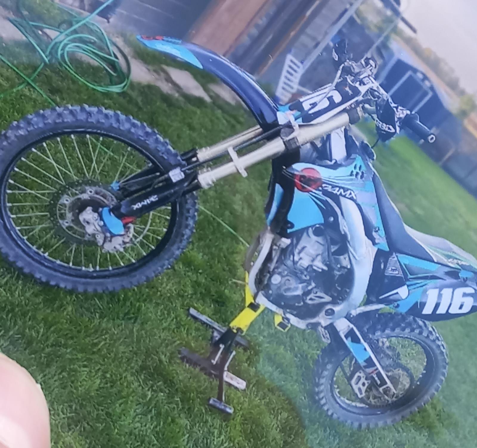 foto odcizeného motocyklu.jpeg
