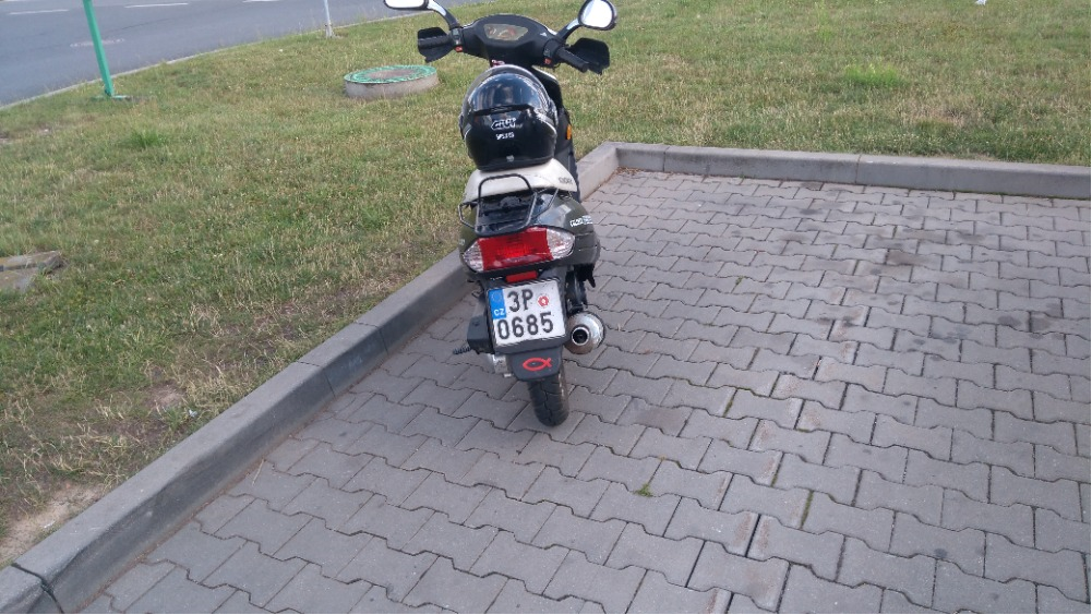 foto odcizeného skútru