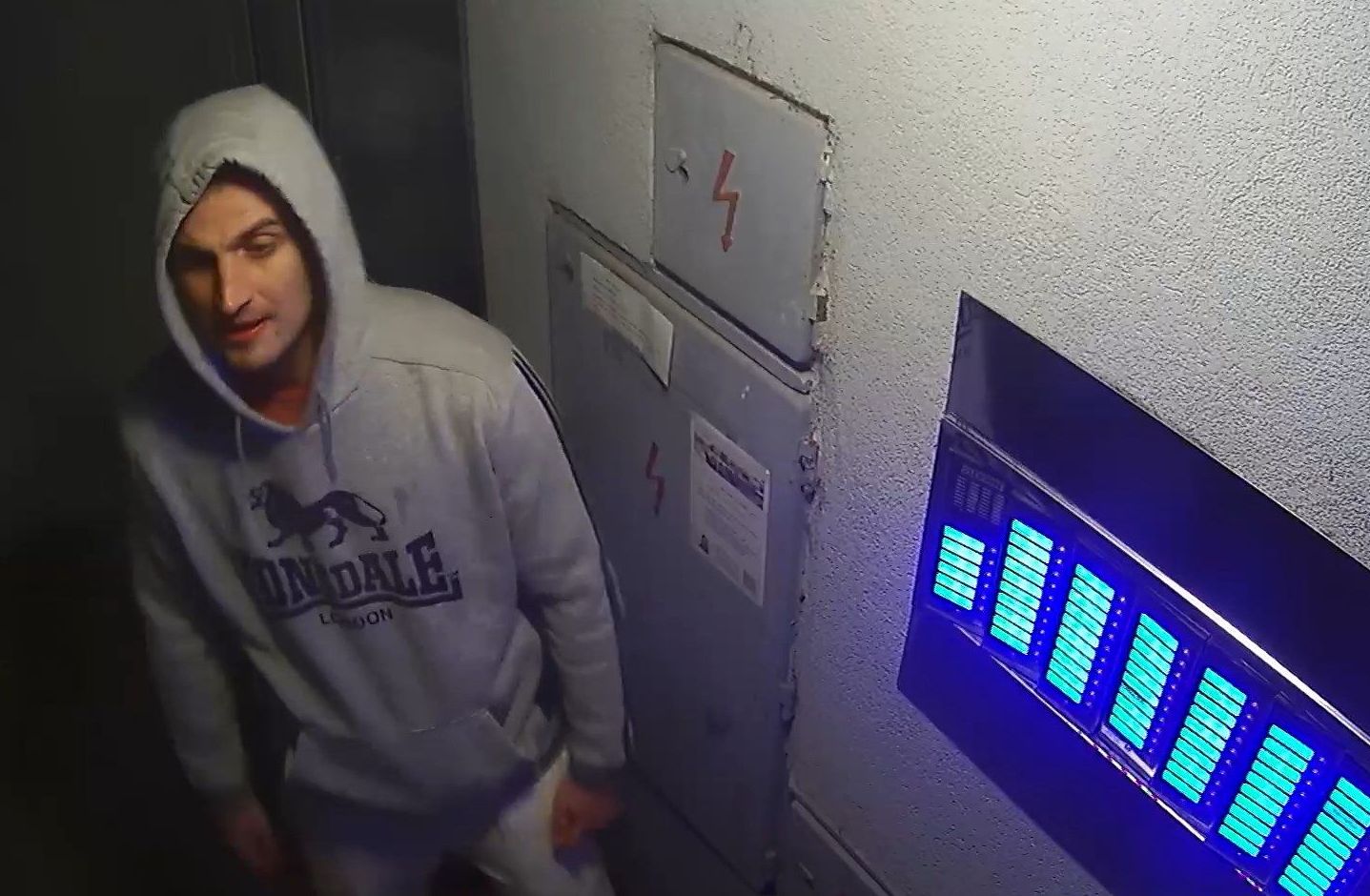 foto - poškození zvonků
