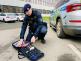 foto zasahující policista