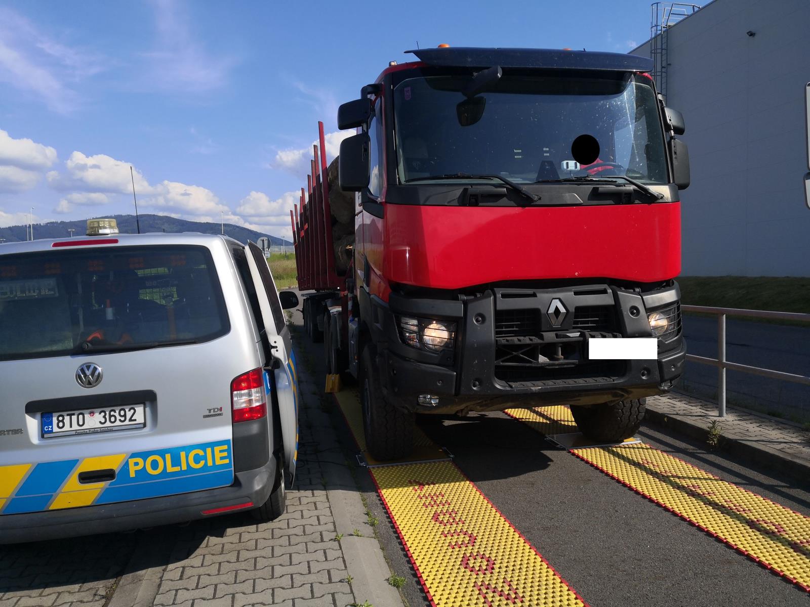 foto_přetížená jízdní souprava II..jpg