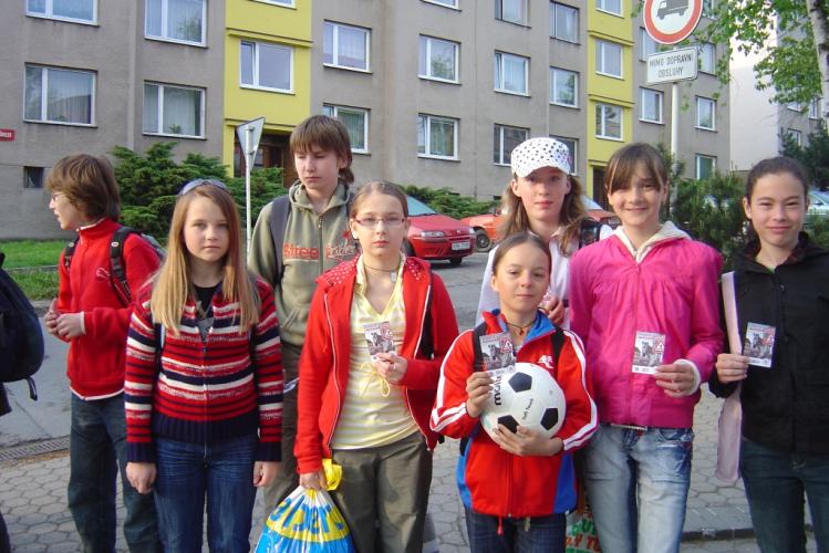 jdeme na tělocvik...