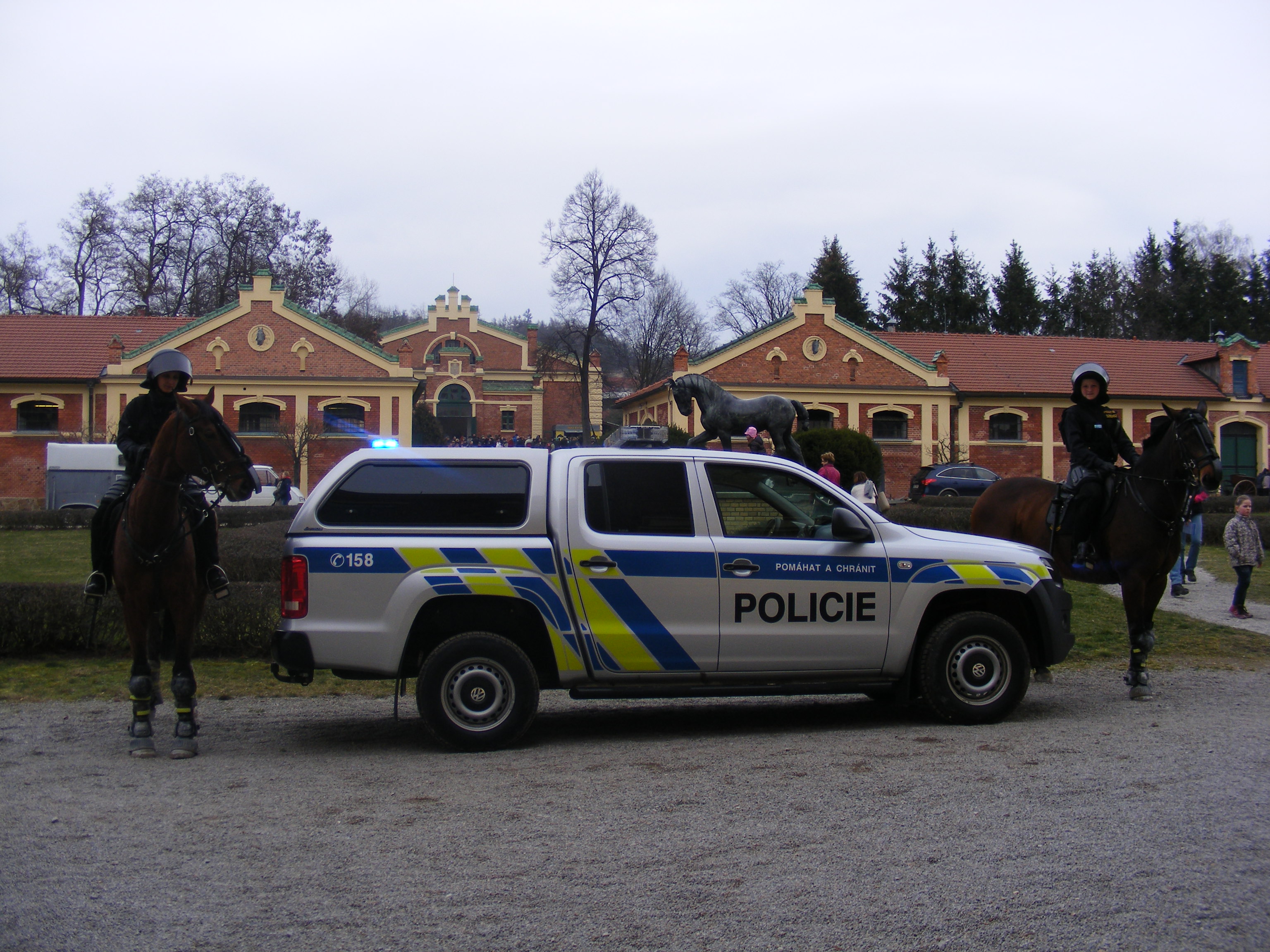 jízdní policie v Písku