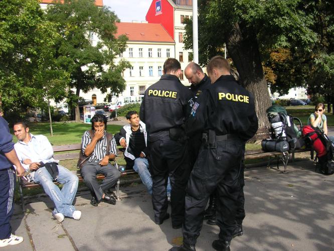 kontrola osob před Hlavním nádražím.JPG