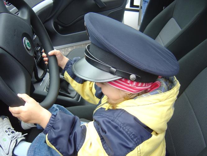 malá policistka ...