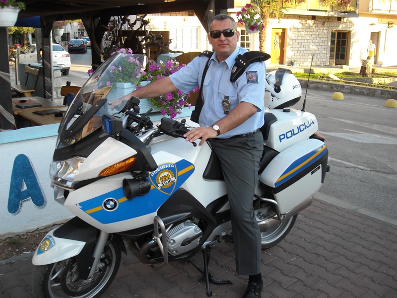 motocykl místních policistů