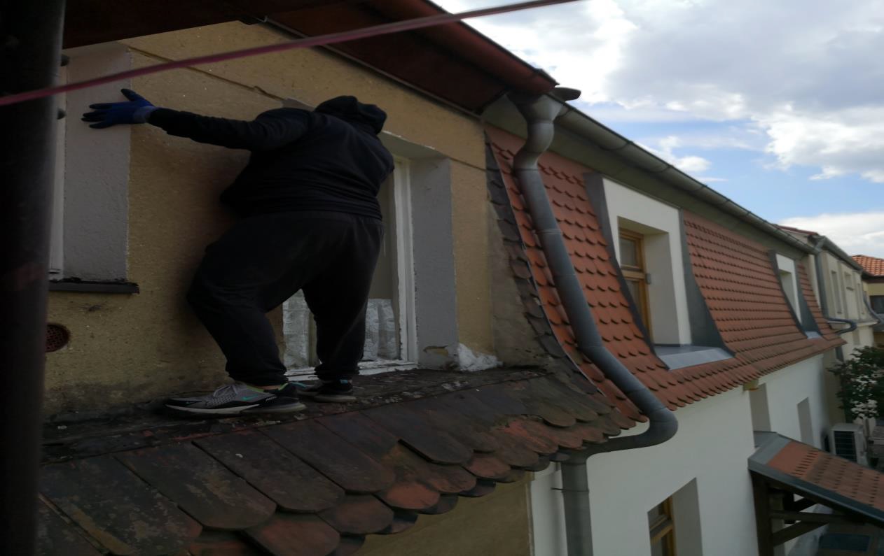 muž na střeše.jpg