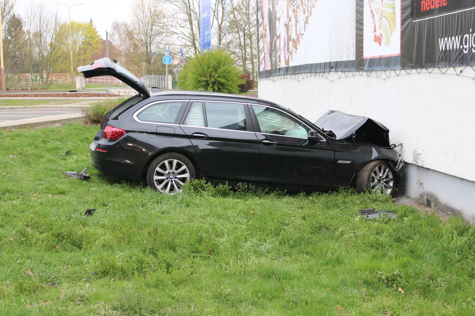 odcizené BMW skončilo svou jízdu v České Lípě