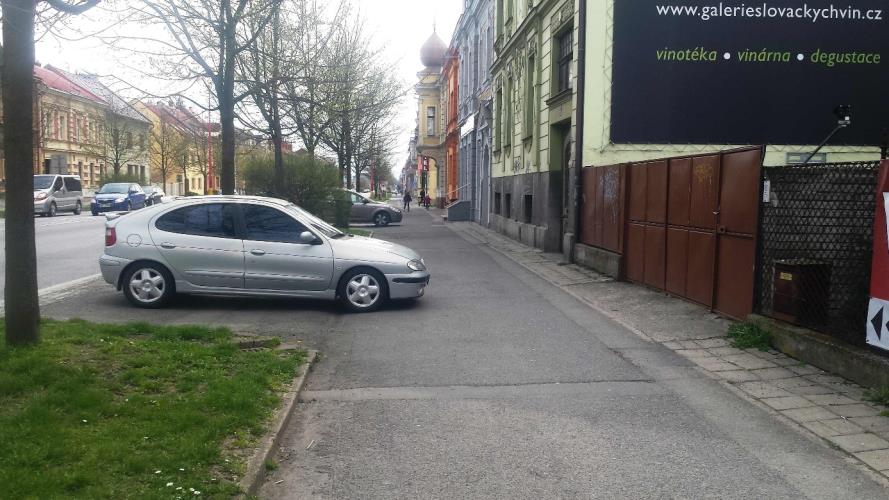 parkování na stezce.jpg