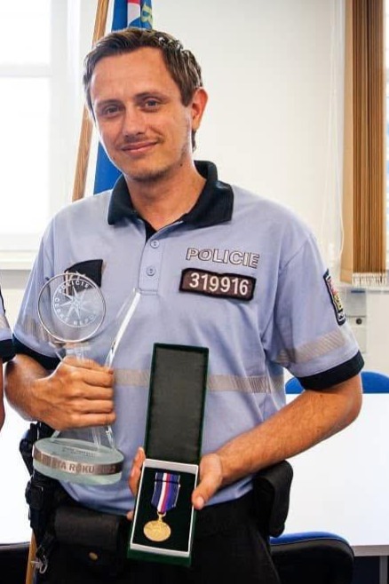 policista v době přebírání ocenění