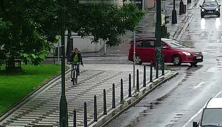 podezřelý muž na kole.jpg