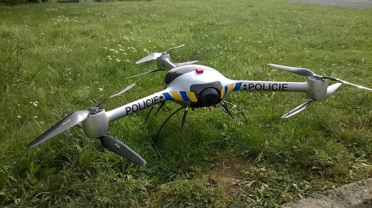 policejní dron.jpg