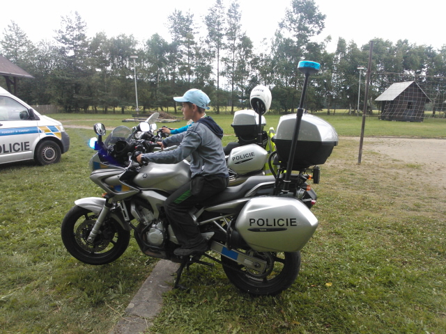 policie na táborech 3