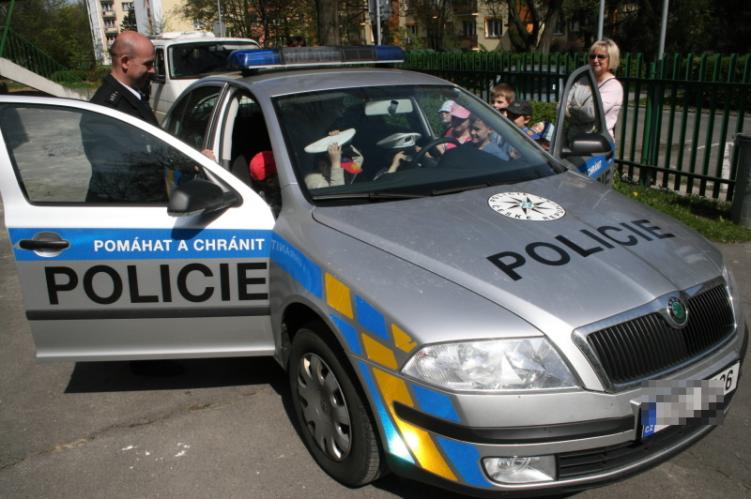 policisté ve školce 29_4_2010 c 2.jpg