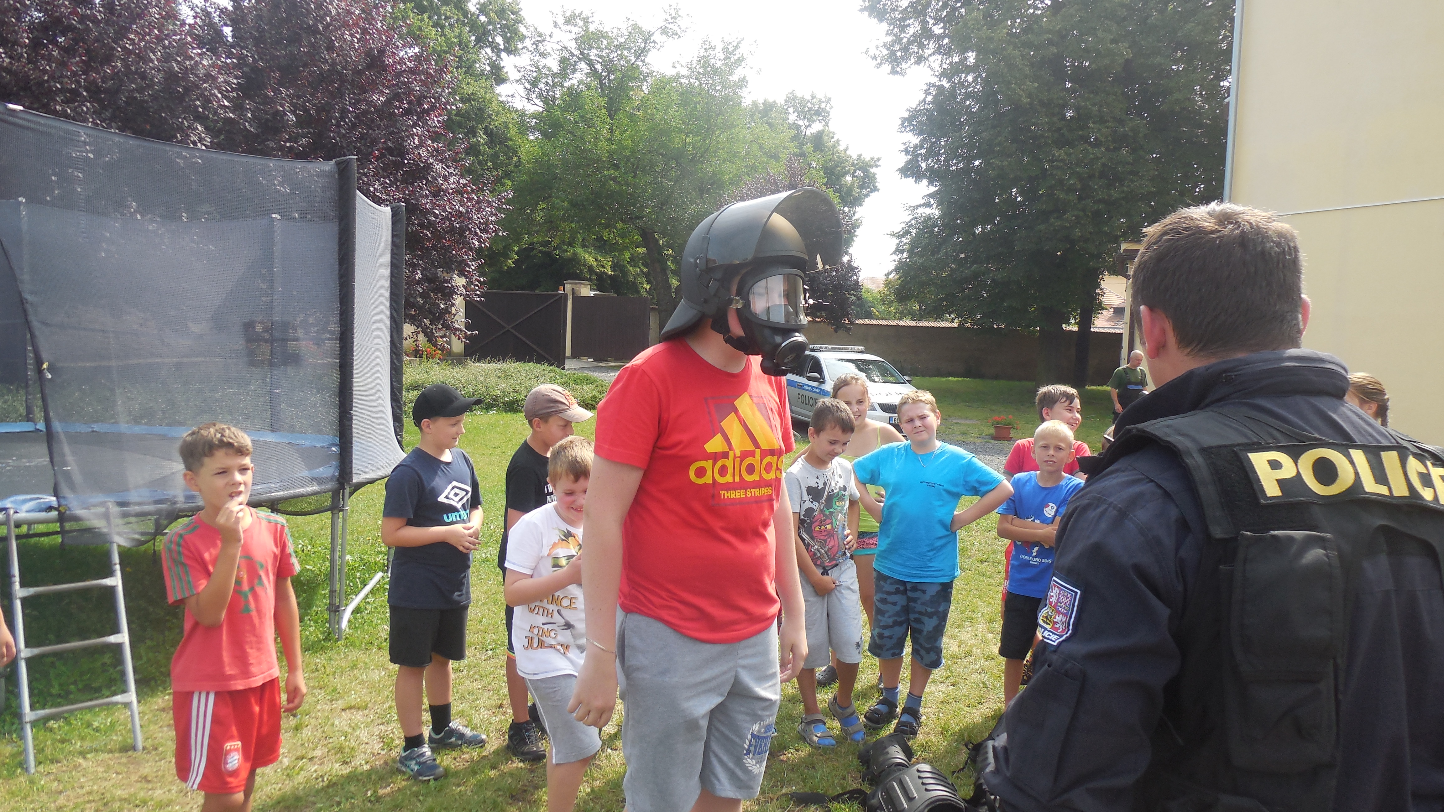 policisté na táboře
